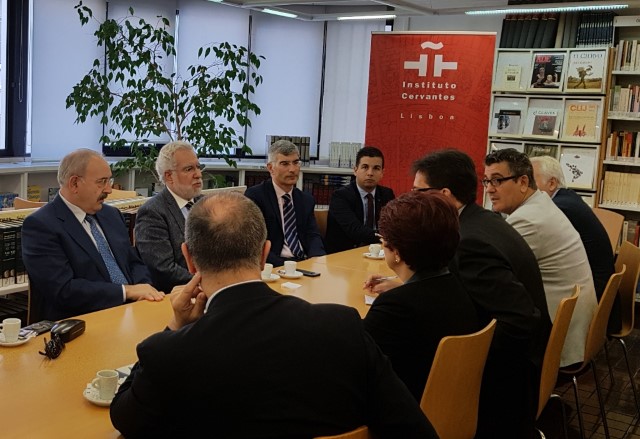 O presidente do Parlamento explica no Instituto Cervantes de Lisboa a lei para o aproveitamento da lingua portuguesa e vínculos coa lusofonía